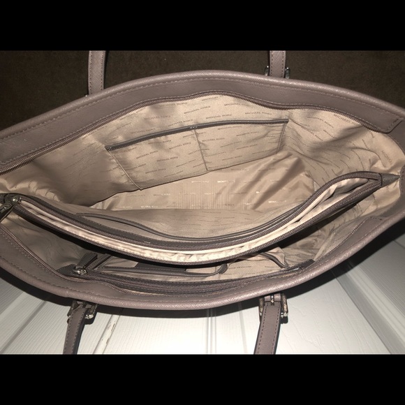 Michael Kors Tote purse - Picture 7 of 8